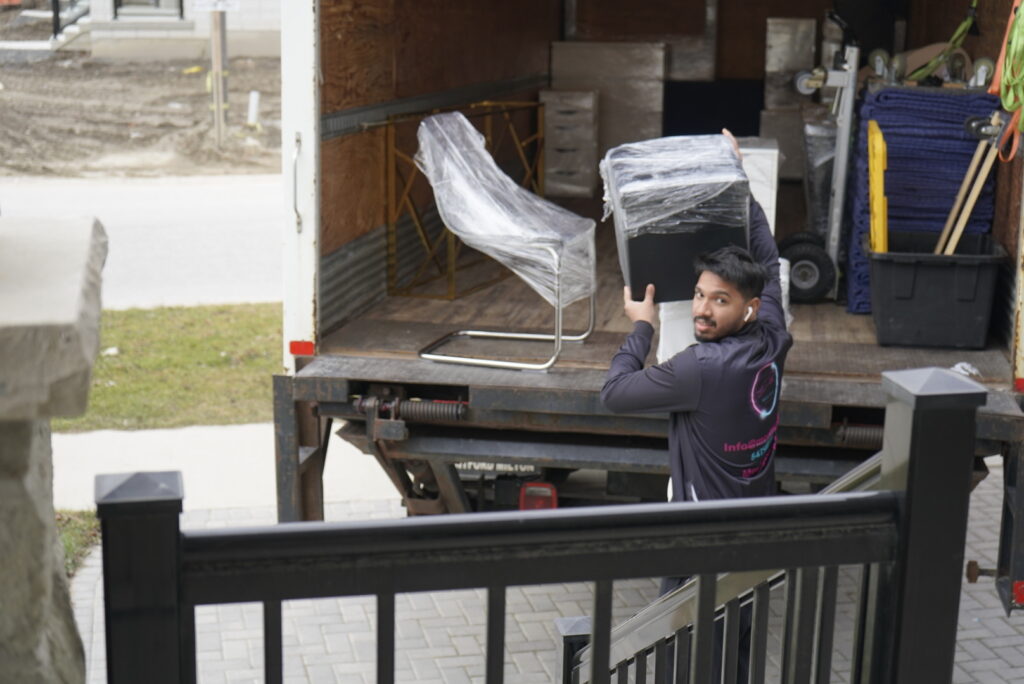 Emergency Moving Services Across Canadian Cities